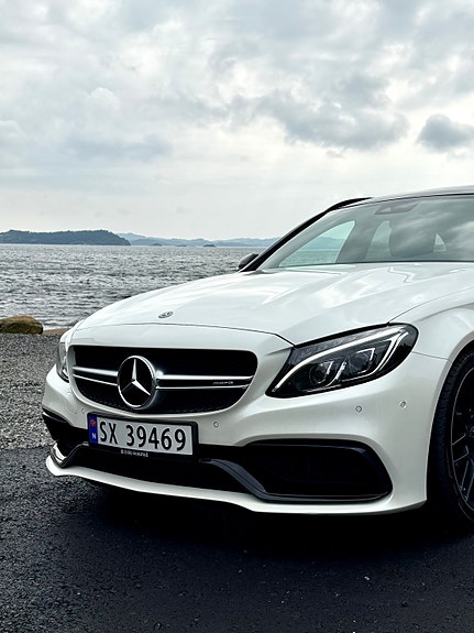 Mercedes-Benz C63 4 of 5