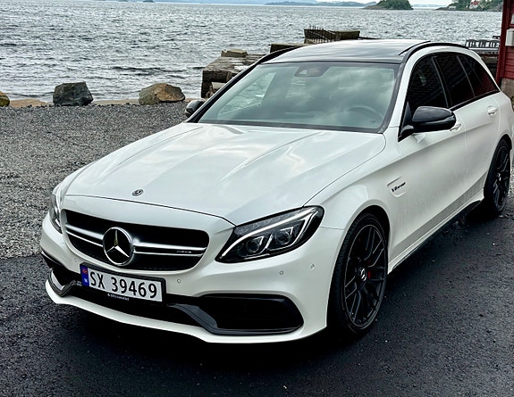 Mercedes-Benz C63 3 of 5