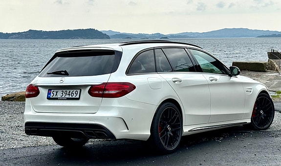 Mercedes-Benz C63 5 of 5