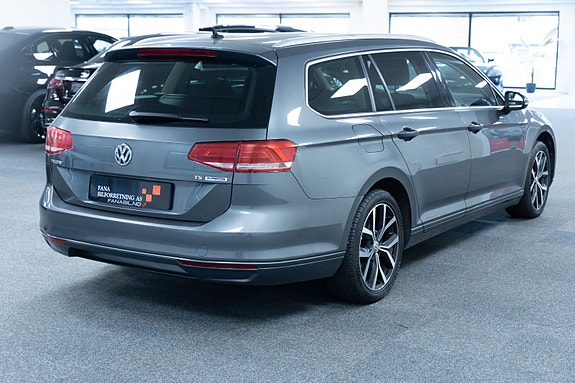 Volkswagen Passat 3 of 5