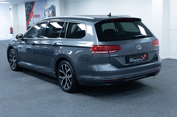 Volkswagen Passat 2 of 5