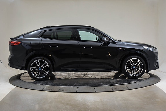 BMW iX2 14 of 20