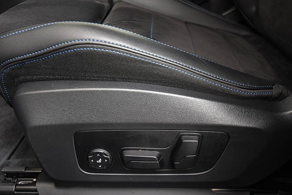 BMW iX2 7 of 20