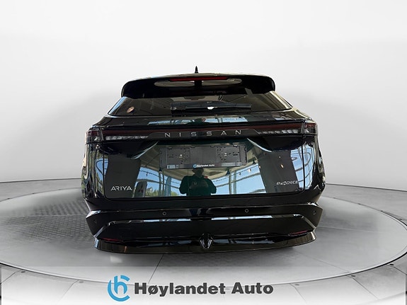 Nissan Ariya 4 of 5