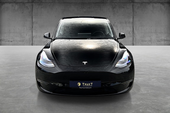 Tesla Model Y 5 of 5