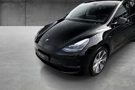 Tesla Model Y 3 of 5