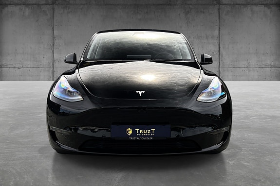 Tesla Model Y 4 of 5