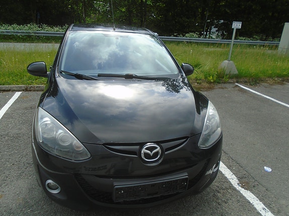 Mazda 2 3 of 5
