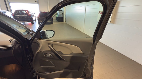 Citroen C4 Picasso 16 of 30