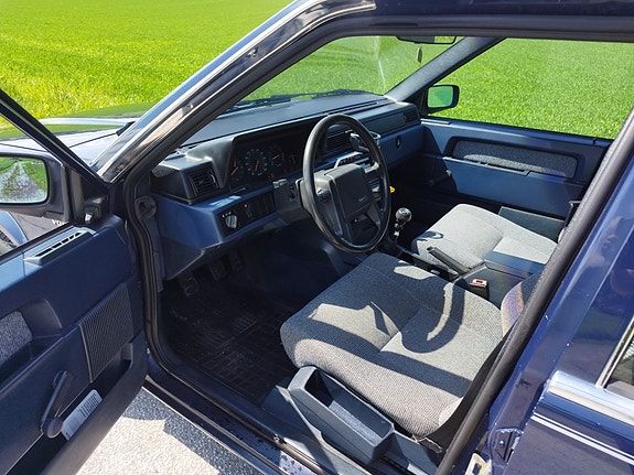 Volvo 740 2 of 5
