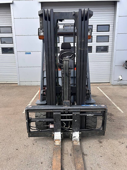 Toyota 7FBMF35 bra stand 7 of 16