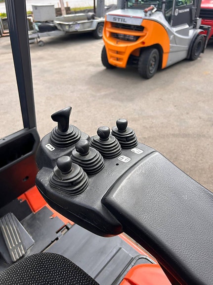 Toyota 7FBMF35 bra stand 9 of 16