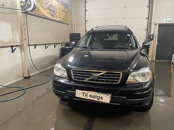 Volvo XC90 2 of 29