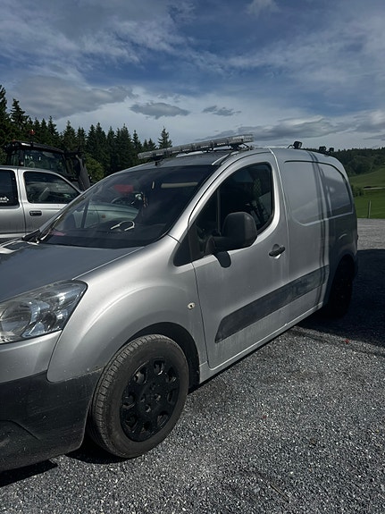Peugeot Partner 3 of 5