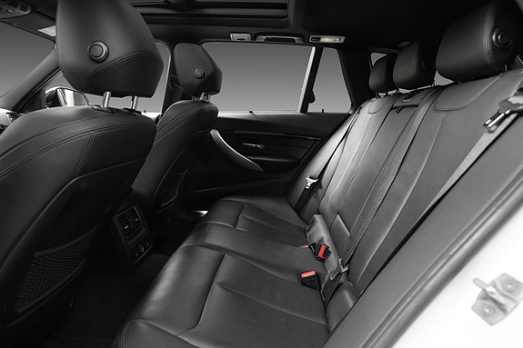 BMW 340i 18 of 30