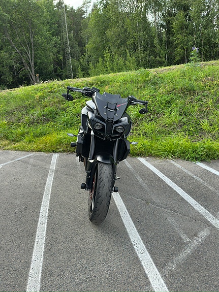 Yamaha MT-10 3 of 8