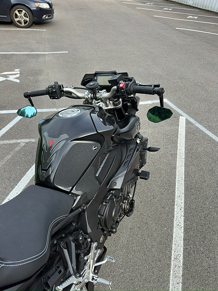 Yamaha MT-10 6 of 8