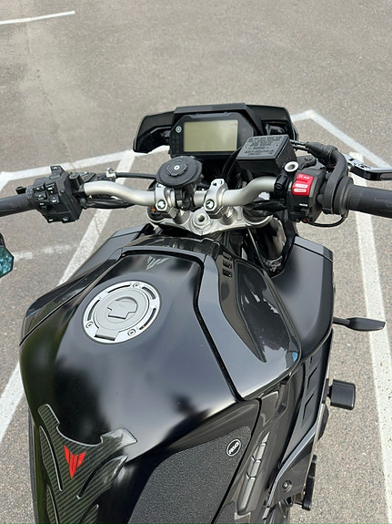 Yamaha MT-10 7 of 8