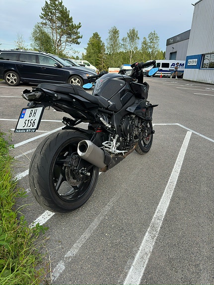 Yamaha MT-10 5 of 8