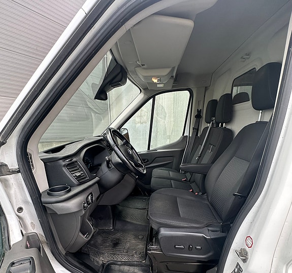 Ford Transit 350 L3 Van 4 of 9