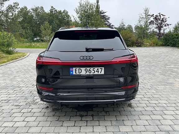 Audi e-tron 5 of 5