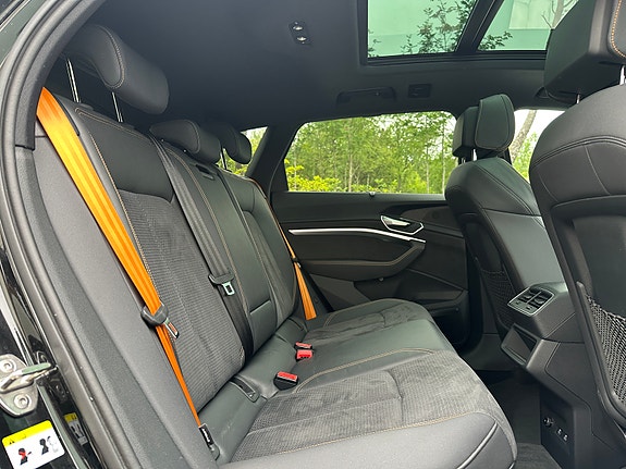 Audi e-tron 27 of 30
