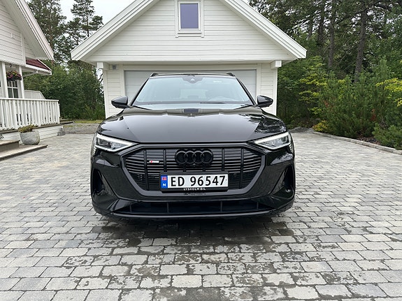 Audi e-tron 9 of 30