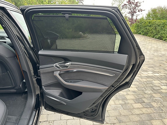 Audi e-tron 26 of 30