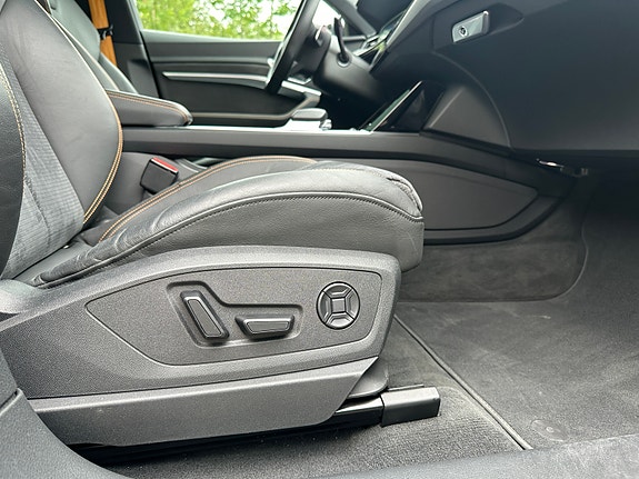Audi e-tron 12 of 30