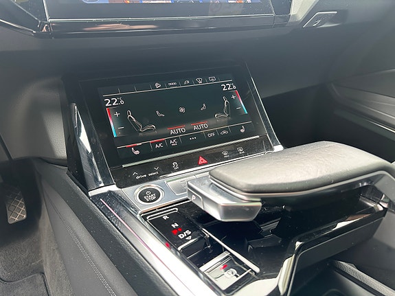Audi e-tron 13 of 30