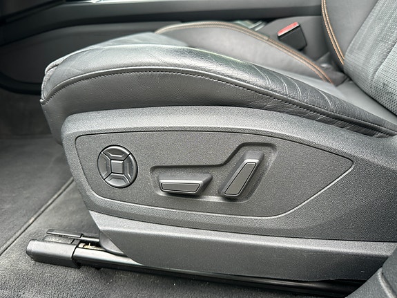 Audi e-tron 11 of 30