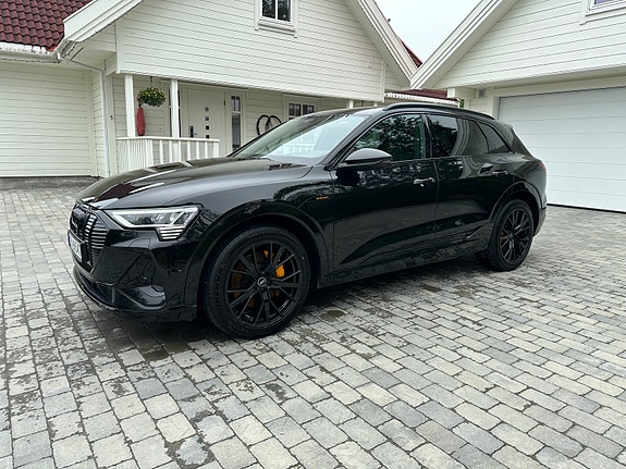 Audi e-tron 2 of 5