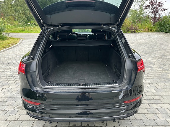 Audi e-tron 29 of 30
