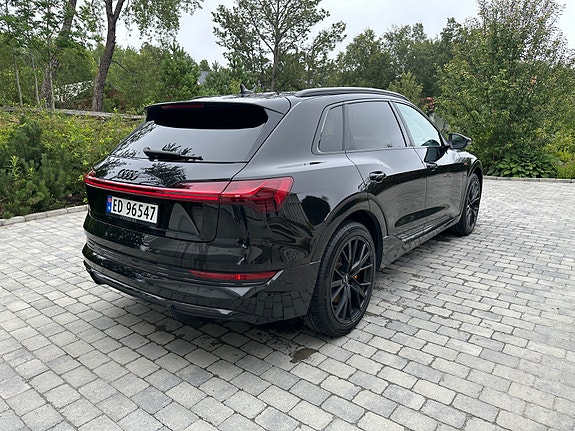 Audi e-tron 6 of 30
