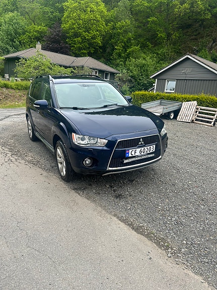 Mitsubishi Outlander 2 of 13
