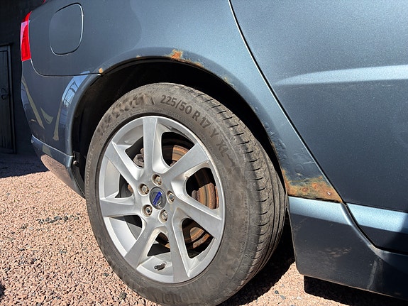 Volvo V70 8 of 12
