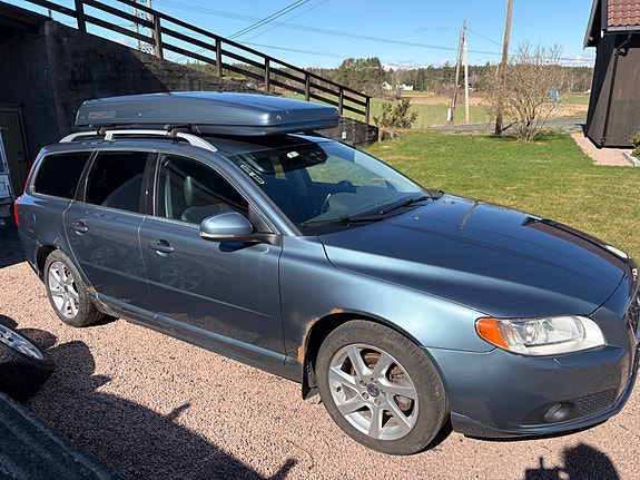Volvo V70 2 of 12