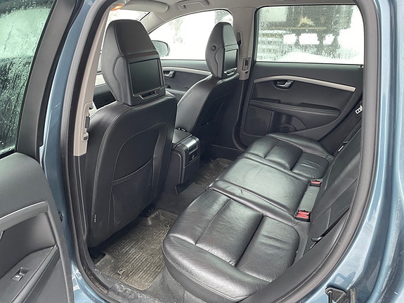 Volvo V70 11 of 12