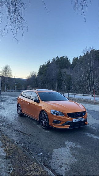 Volvo V60 2 of 5