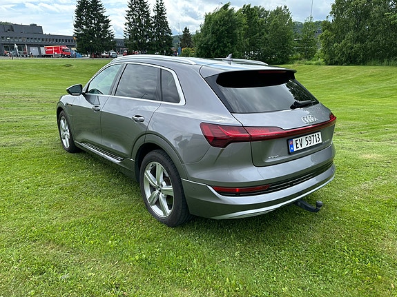 Audi e-tron 3 of 5
