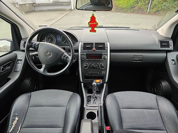 Mercedes-Benz A180 4 of 5