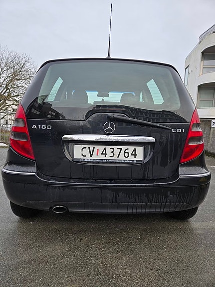 Mercedes-Benz A180 3 of 5