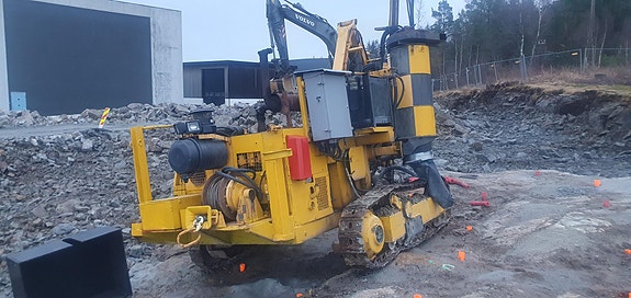 Atlas Copco 410 2 of 4