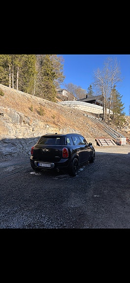 MINI Countryman Cooper D 2 of 5