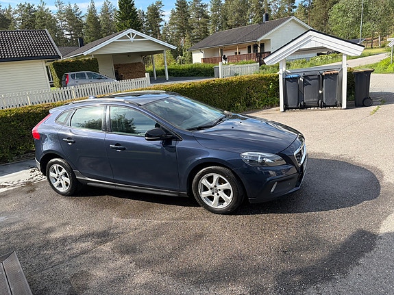 Volvo V40 Cross Country 2 of 30