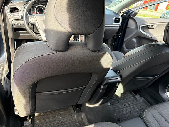 Volvo V40 Cross Country 22 of 30