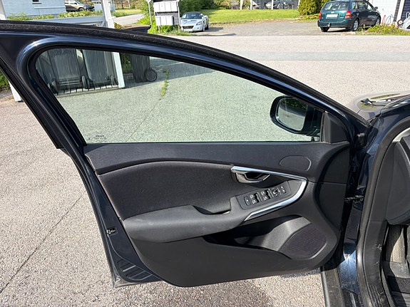 Volvo V40 Cross Country 24 of 30