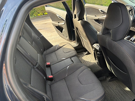Volvo V40 Cross Country 18 of 30