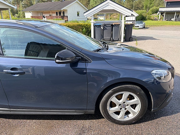 Volvo V40 Cross Country 4 of 30