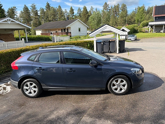 Volvo V40 Cross Country 3 of 30